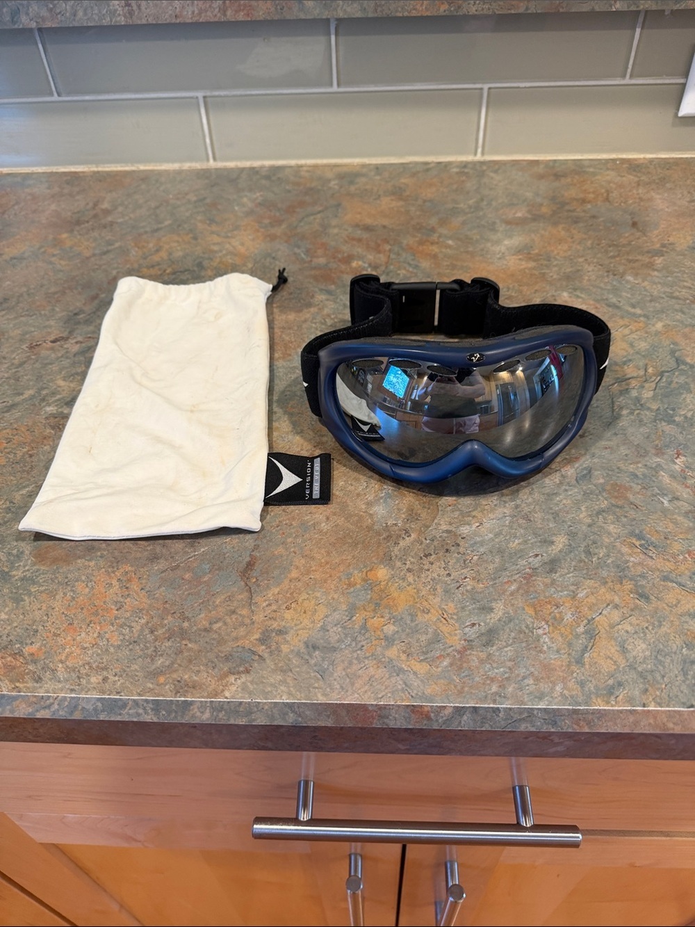 Velvet Women’s Mirrored Blue Ski/Snowboard Goggles with Carry Pouch